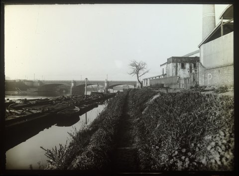 River Yarra and Princes Bridge, looking East, 1875–1938