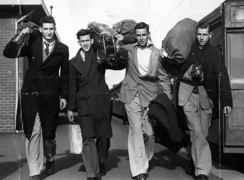 National Service Trainees at Spencer Street Station on their way to Flinders and Puckapunyal, c. 1953