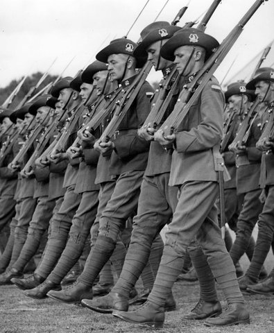 Detail of soldiers marching in St Kilda, 1936–38