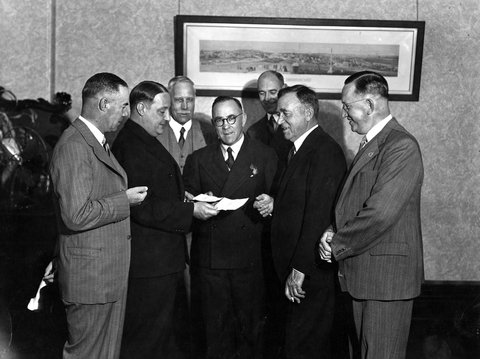 The mayor of South Melbourne handing cheques to the lord mayor of Melbourne on behalf of the South Melbourne Red Cross and War Service funds, c. 1941