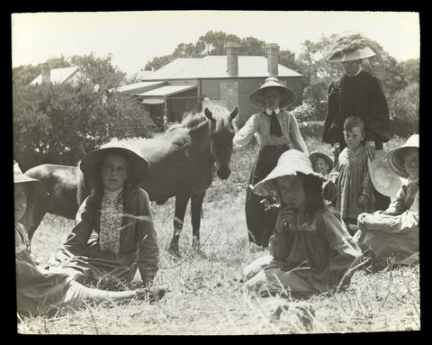 Children with ponies Ivanhoe 1907 Sorrento