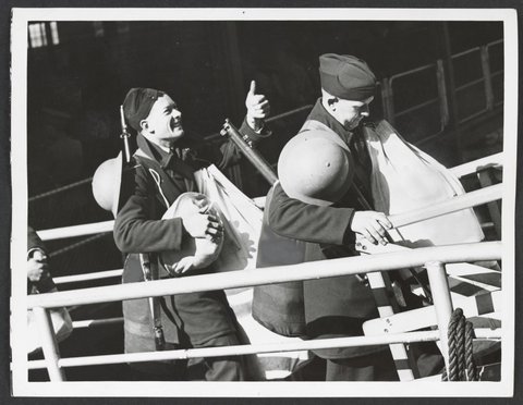EMBARKATION OF TROOPS FROM PORT MELBOURNE, 1945?