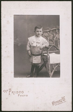 Portrait photograph of a little boy by Alfred Yeoman & Co. of 292 Bourke Street, Melbourne, c. 1904