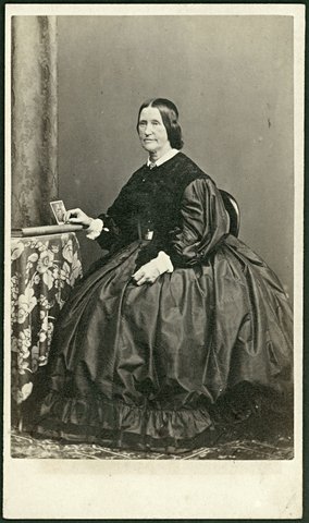 Studio portrait of unidentified man, by Nettleton, North Melbourne, 1864–90