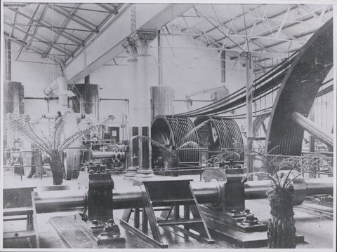 Interior of cable tram powerhouse, corner of Toorak Road and Chapel Street, South Yarra, Vic, c. 1916