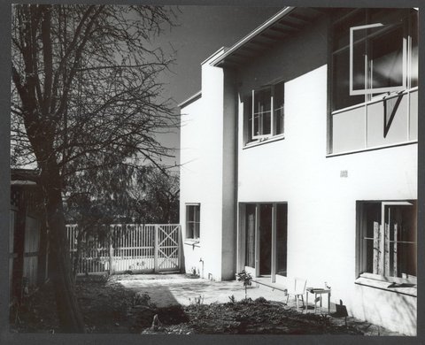 Flats in Darling St., South Yarra, by architect Roy Simpson, 1947