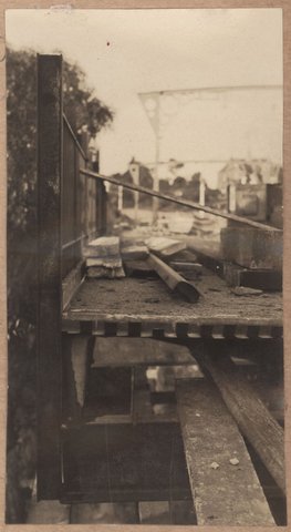 Reconditioning Hawthorn bridge - handrail, 1930