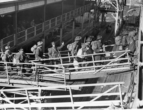 EMBARKATION OF TROOPS FROM PORT MELBOURNE, 1938–44