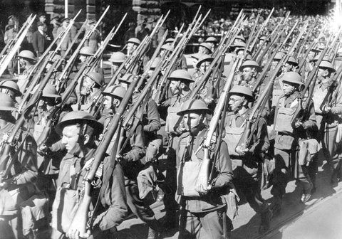 2nd A.I.F. marching past officials on dais at Melbourne Town Hall saluting base, 1939–44