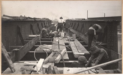 South Kensington to West Footscray. Bridge over Dynon Road : 112' spans, 1928
