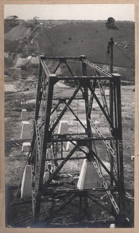 Albion to Broadmeadows - viaduct at Maribyrnong River - erection of steelwork, 1928