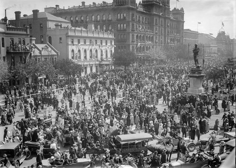 Crowd In Spring St, 1924